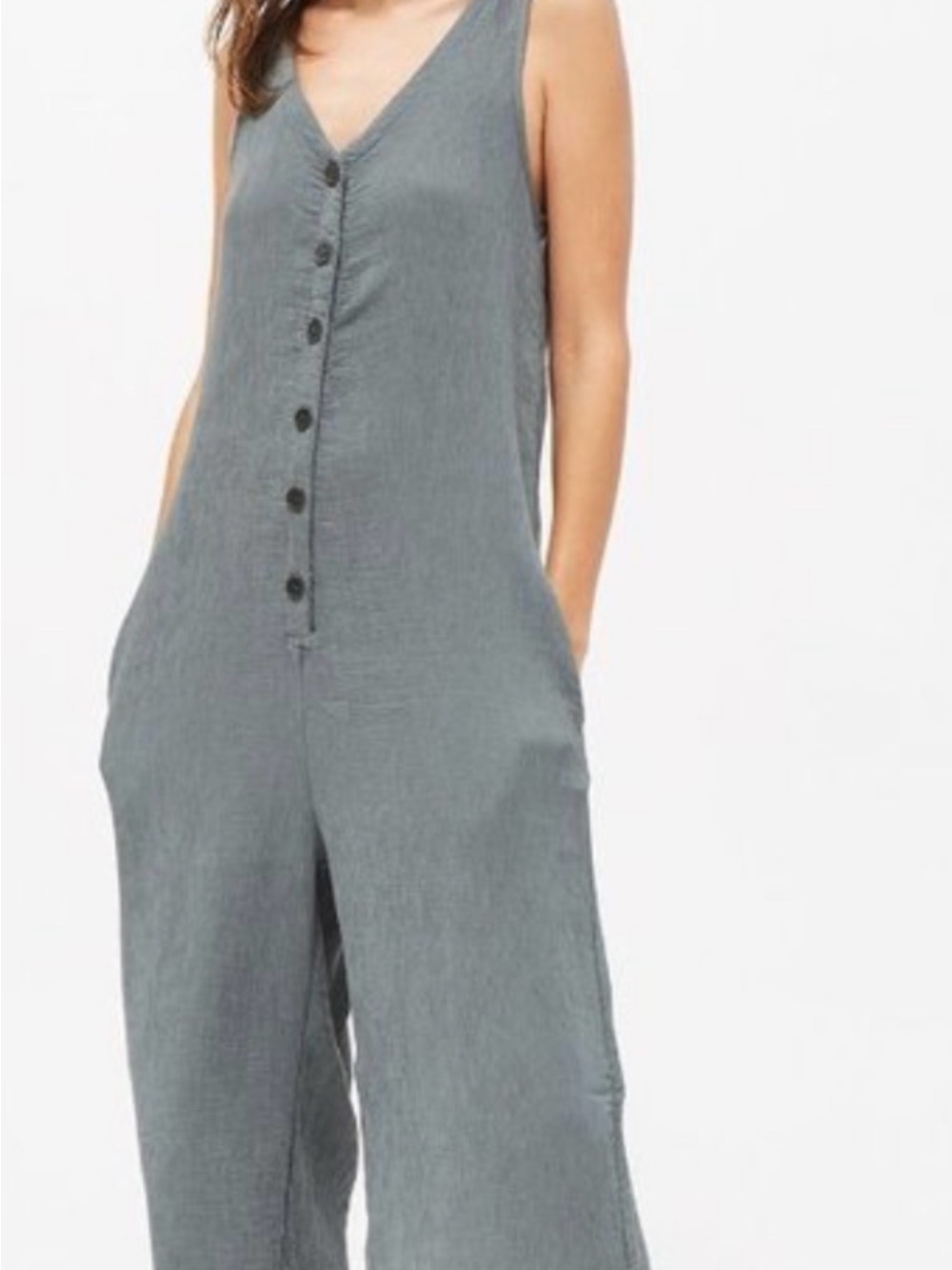 LACAUSA Sleeveless V-Neck Button-Front Jumpsuit in Gray